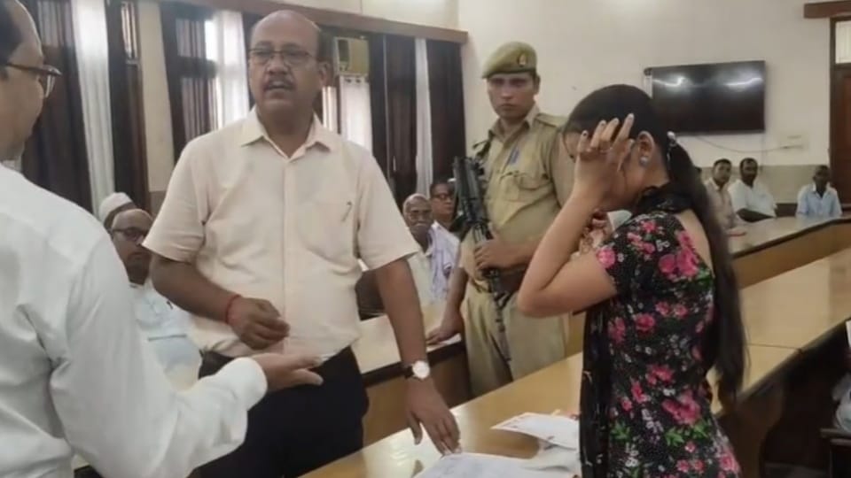 Little girl breaks down before Muzaffarnagar DM, seeks help for cataract treatment; DM sends her in official c