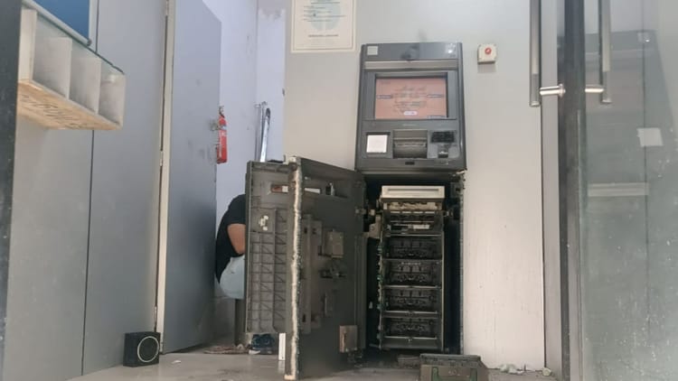 Bihar Crime: वैशाली में एटीएम काटकर 13.70 लाख रुपये की चोरी, जांच में जुटी SIT टीम