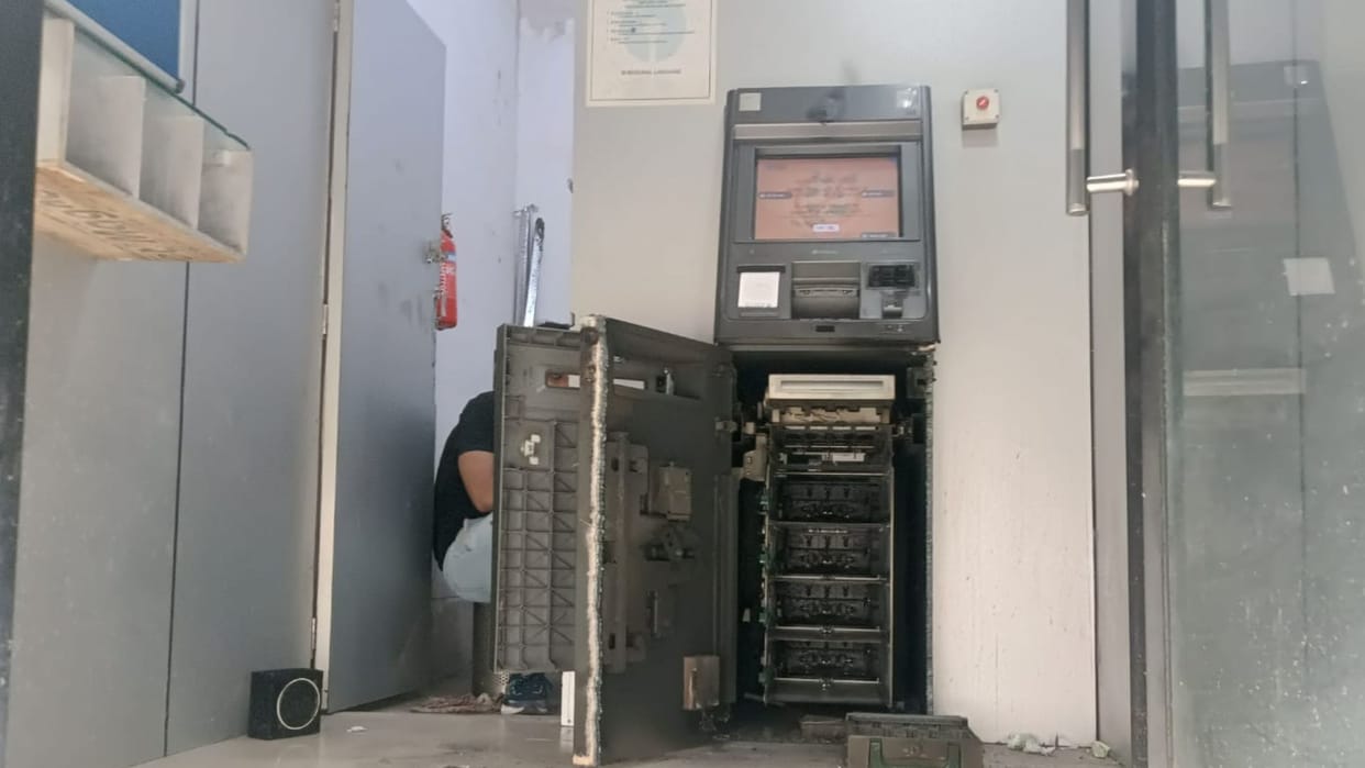 Bihar Crime: Rs 13.70 lakh stolen by cutting ATM in Vaishali, SIT team engaged in investigation