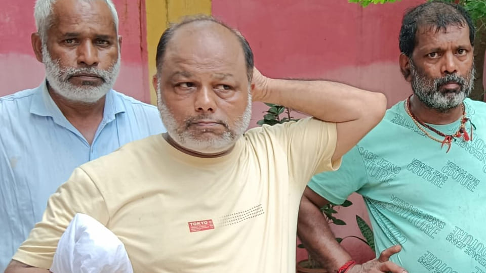 Kanpur: He was fighting with his wife, on seeing the police he jumped from third floor and died