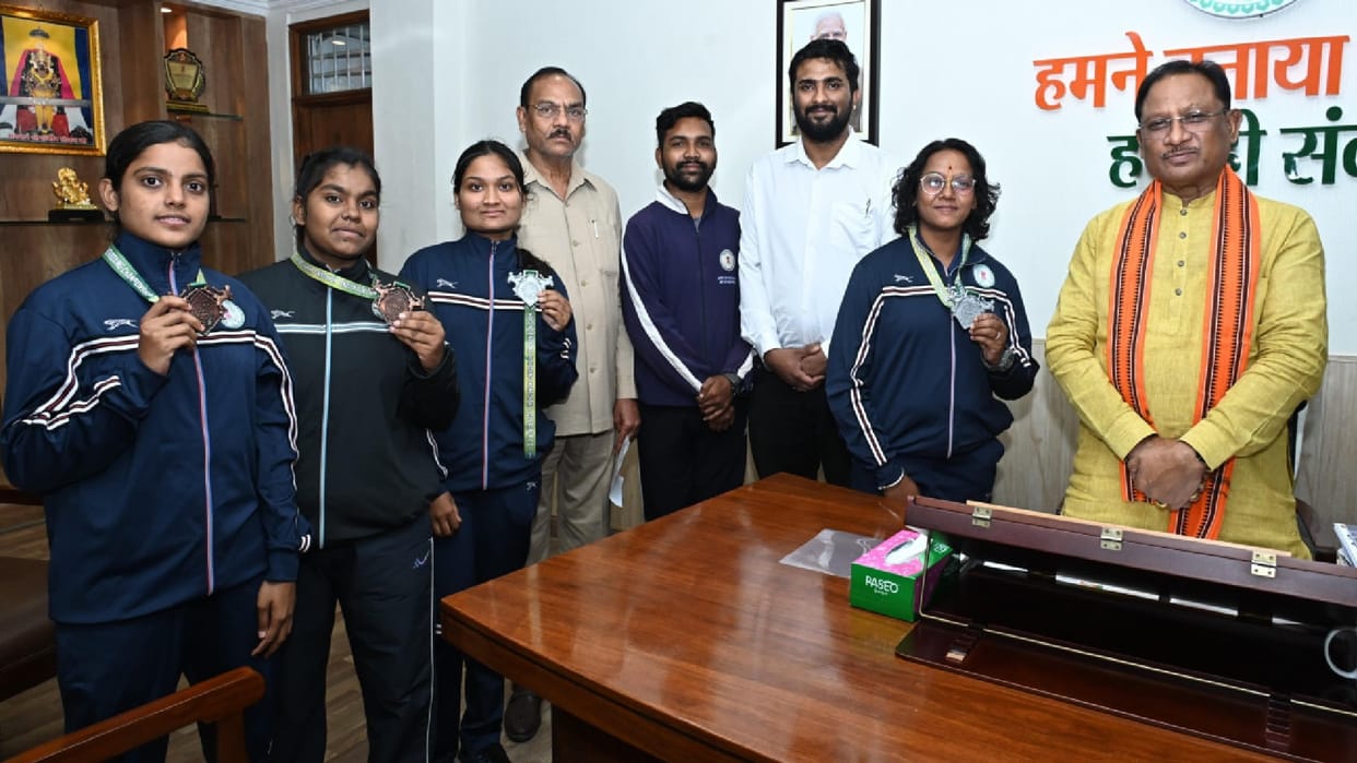 Kickboxing medal winning players met Chief Minister Vishnudev Sai in Chhattisgarh