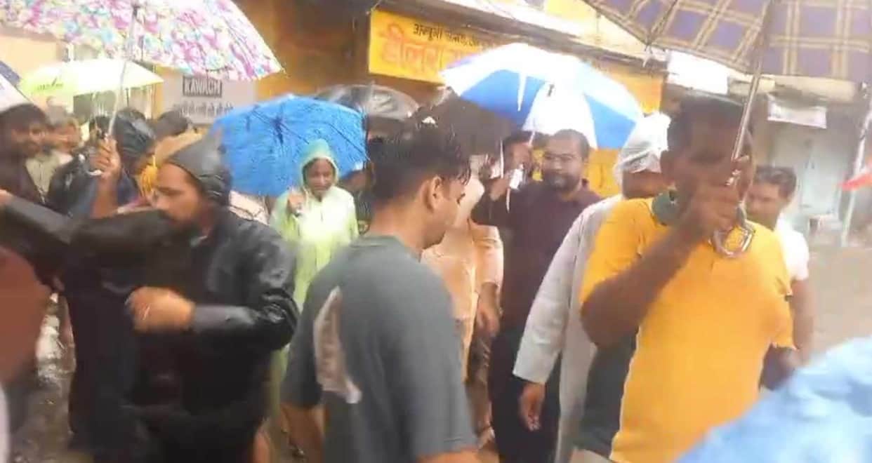 Torrential rains disrupt life, Collector Kalpana Aggarwal inspected waterlogged areas