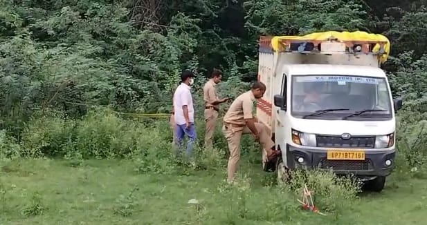 Woman brutally murdered in Fatehpur Woman half naked body found in bushes private parts damaged