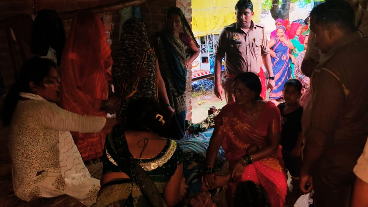 Hanged herself after dispute with husband in azamgarh Her parents accused her of murder