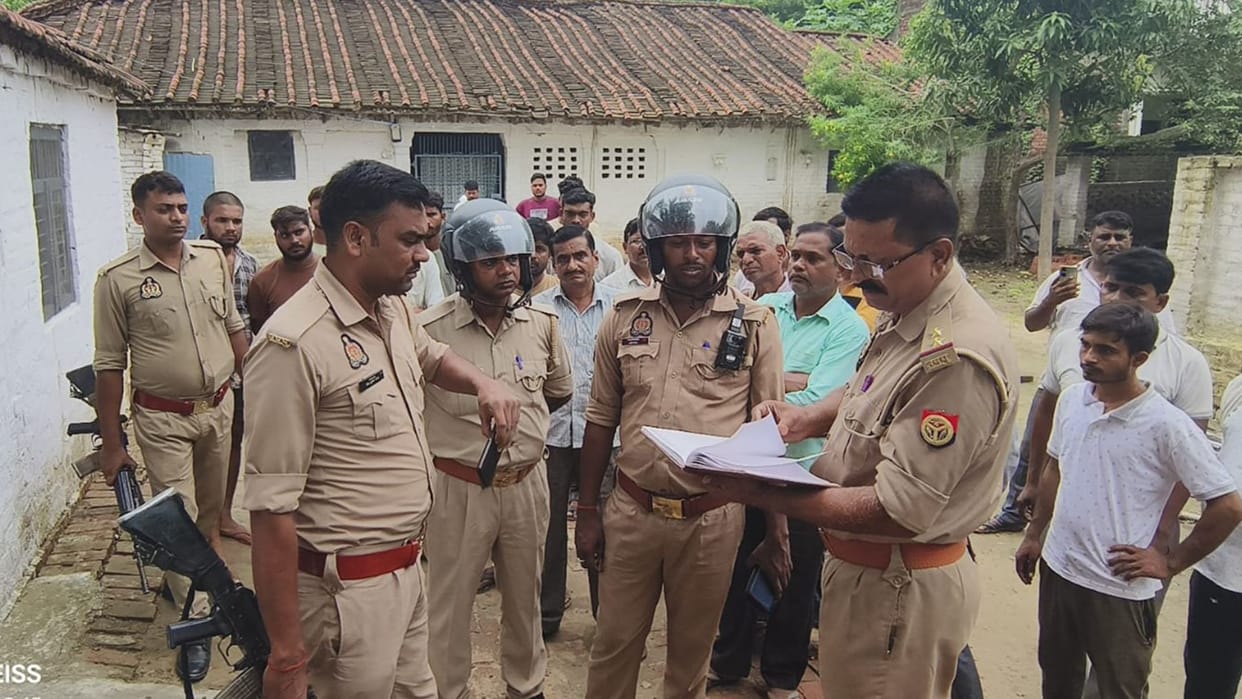 Azamgarh Two people died Young man committed suicide and dead body found hanging from noose