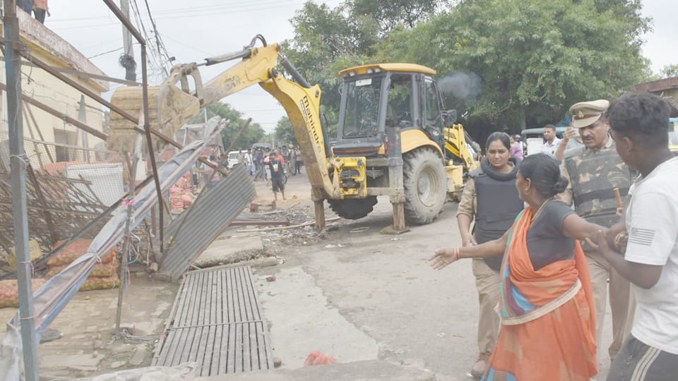 UP MLA Video Controversy Viral Footage Contradicts Statement in Mandi Secretary Assault Case