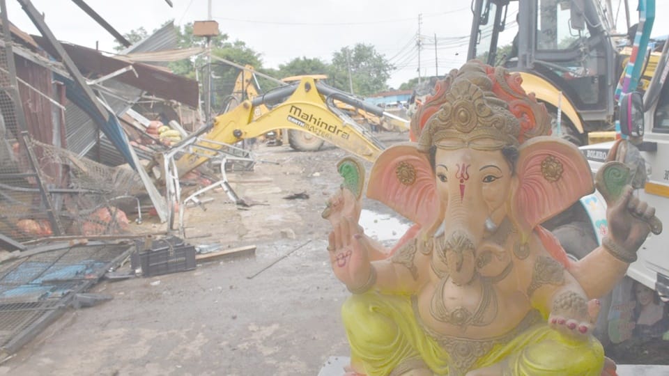 Bulldozer Action in Moradabad Mandi Over 100 Illegal Structures Demolished Amid Protest and Chaos