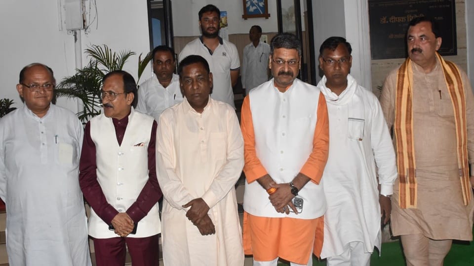 UP MLA Video Controversy Viral Footage Contradicts Statement in Mandi Secretary Assault Case
