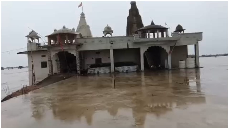 शिवपुरी में बाढ़ जैसे हालात।