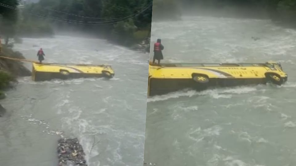 Bus carrying ITBP personnel falls into Sindh river in J-K's Ganderbal district