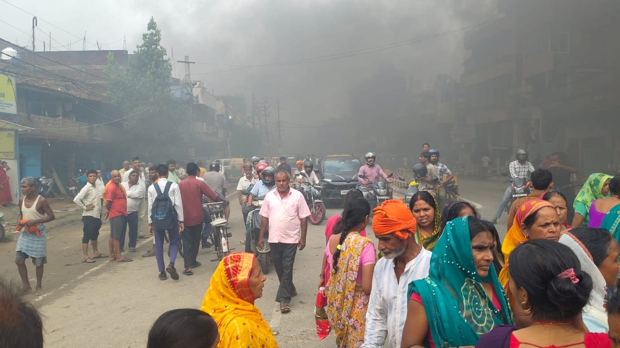 Bihar News: After the death of a youth in a road accident, the family blocked the road
