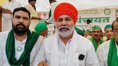 प्रयागराज में धरना स्थल पर पहुंचे भाकियू के राष्ट्रीय प्रवक्ता चौधरी राकेश टिकैत।