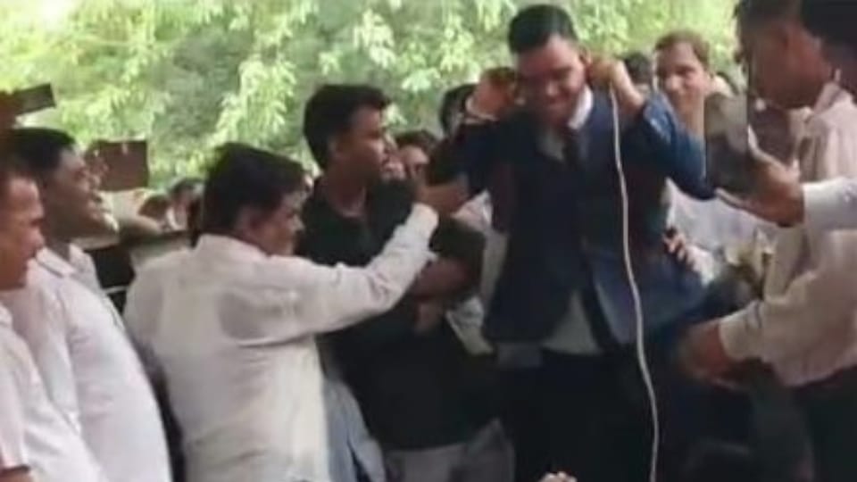 IAS Rinku Singh famous officer sit ups in front of lawyer in shahjahanpur seven bullets not dampen his courage