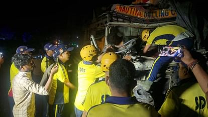 Horrific accident Truck and trolley collided near Rishikesh and caught fire two drivers died Uttarakhand News
