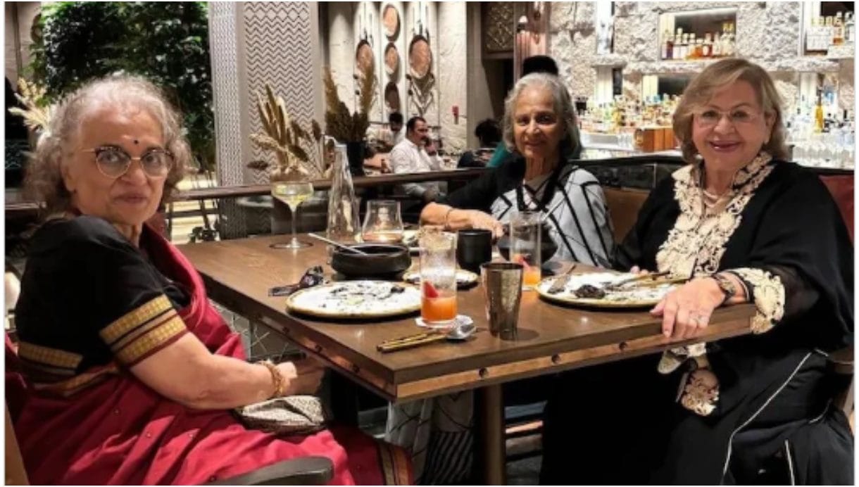 asha parekh waheeda rehman helen dinner together friendship bollywood legendary actresses mumbai
