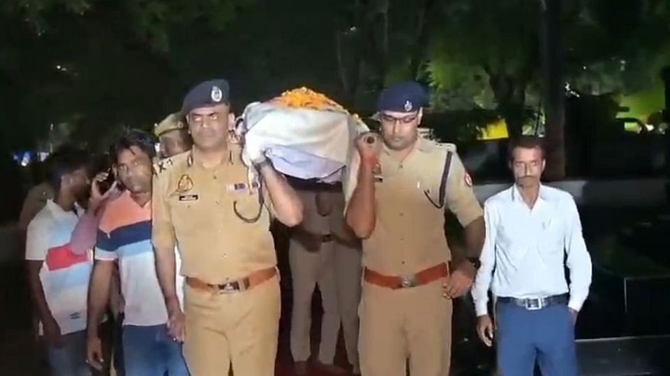 यूपी में महिला सिपाही का कत्ल: तीन दिन से लापता थी विमलेश... अपनों ने भी न ली सुध; यहां ऐसे हाल में मिली लाश UP POLICE Female constable murder in Barabanki body found in field Vimlesh was missing for three days