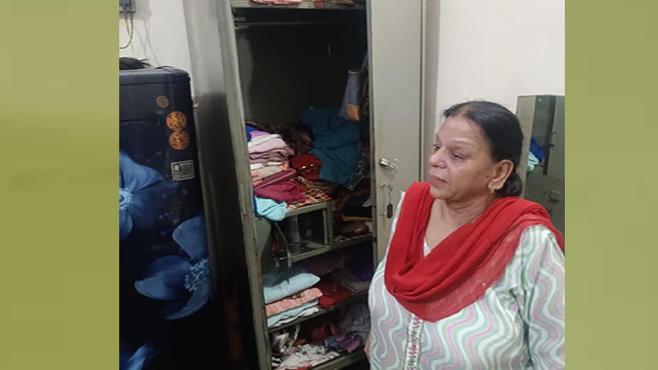 Kanpur: Lakhs of rupees stolen in broad daylight by breaking the locks of a closed house