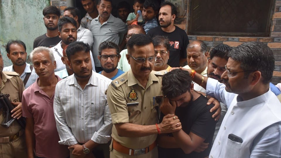 Chetan Saini suicide case Son and daughter weeping remembering their father