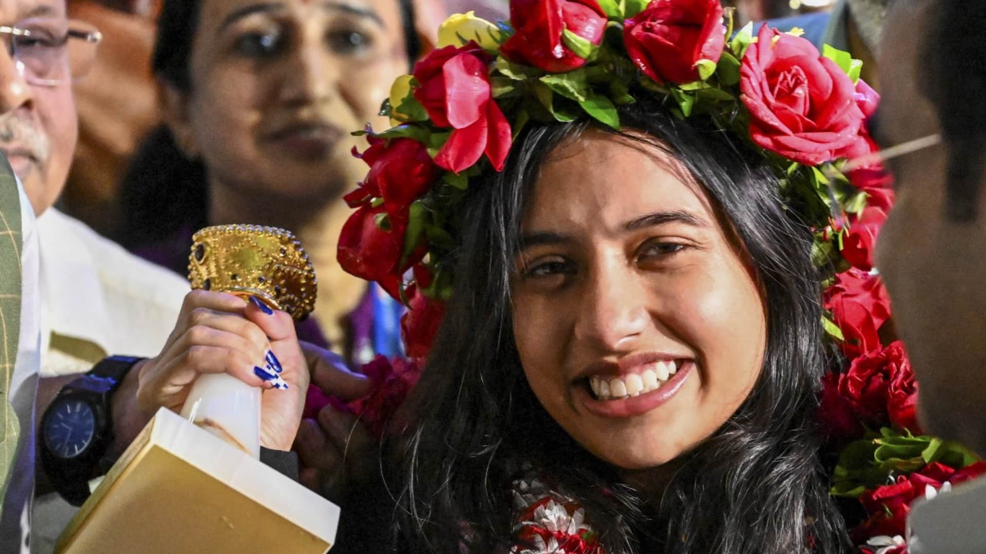 World women chess champion Divya returned to Nagpur credited family and coach for victory