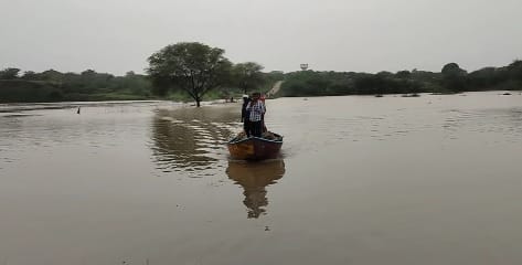 Kanpur Yamuna water level above danger mark in Ghatampur flood water reached many villages life disrupted
