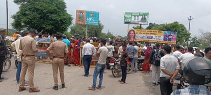 Kanpur Student dies after hit by crane in Shuklaganj family and villagers created ruckus by blocking road