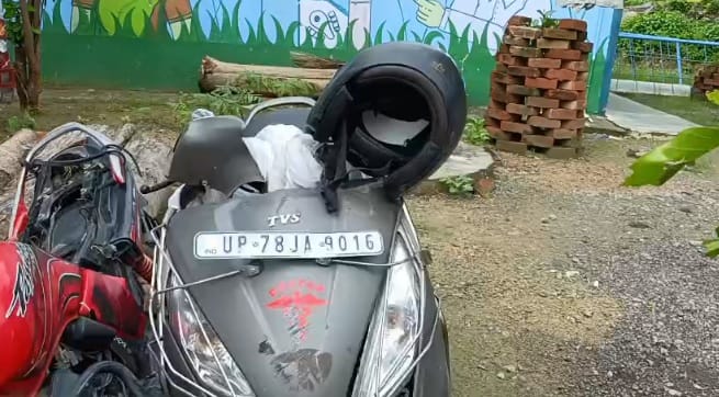 Kanpur Accident An unknown vehicle hit a scooty two girls seriously injured admitted to hospital