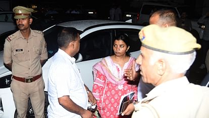 UP: 'तू पागल, तेरा बेटा पागल...', पत्नी से ये बात कहते थे ASP, इस कारण होती थी दंपती में खटपट; महिला ने दी जान ASP wife committed suicide in Lucknow Allegation ASP used to say to his wife you are crazy, your son is crazy