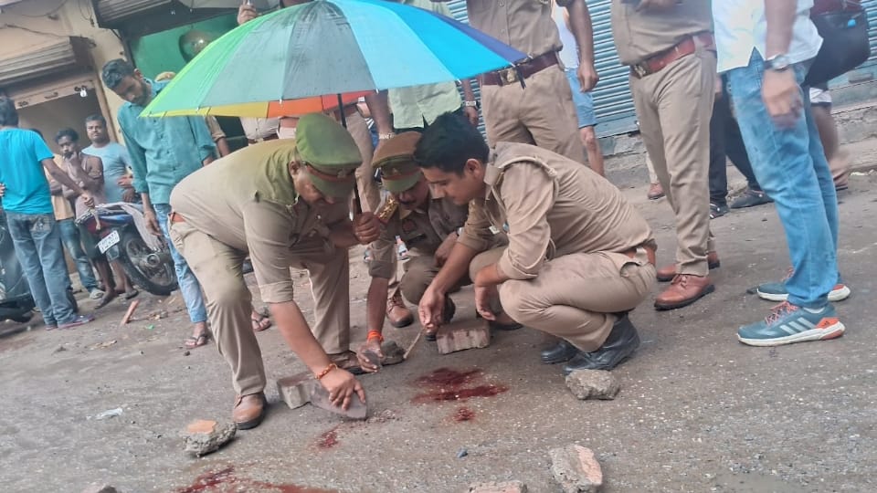 Gangster Saleem Shot Dead Near Police Outpost in Meerut Chased for 3 KM in Broad Daylight UP News In Hindi