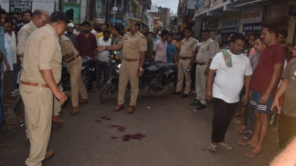 Gangster Saleem Shot Dead Near Police Outpost in Meerut Chased for 3 KM in Broad Daylight UP News In Hindi