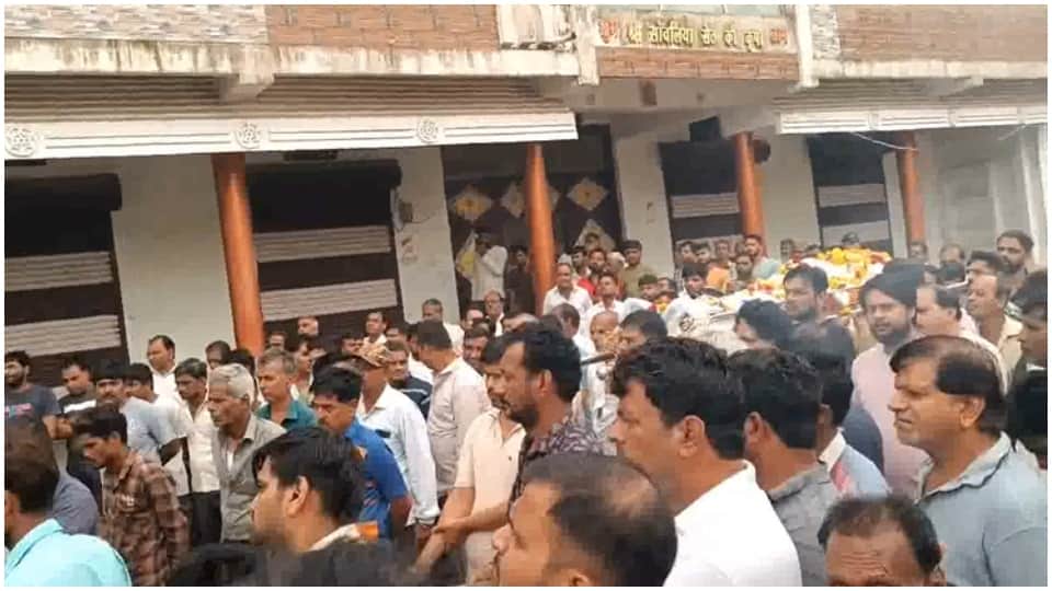 MP News Mandsaur Man Dances in Friend’s Funeral Procession, Fulfills 5-Year-Old Promise