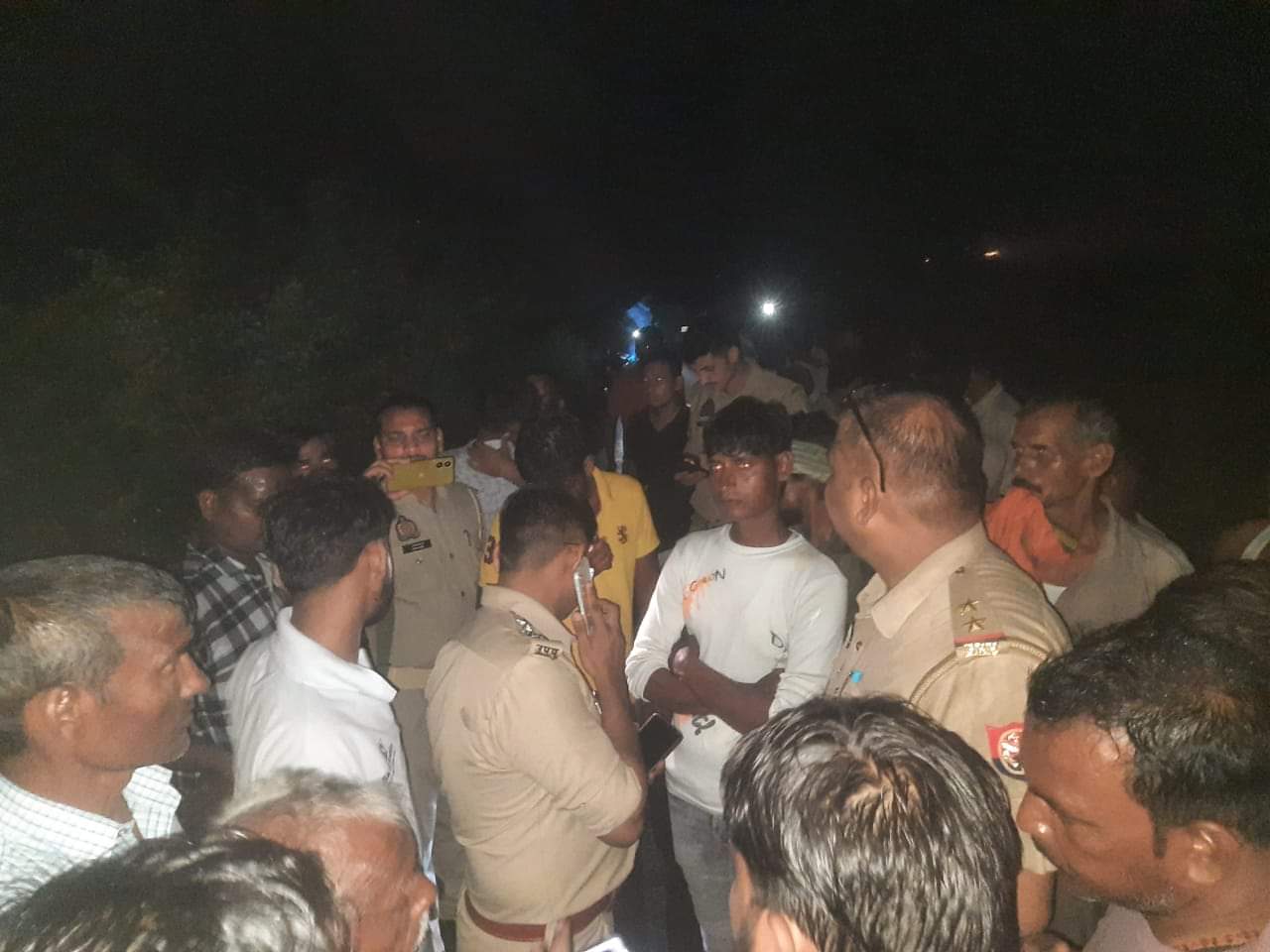 Three friends riding bike died in road accident at Narkhi in Firozabad