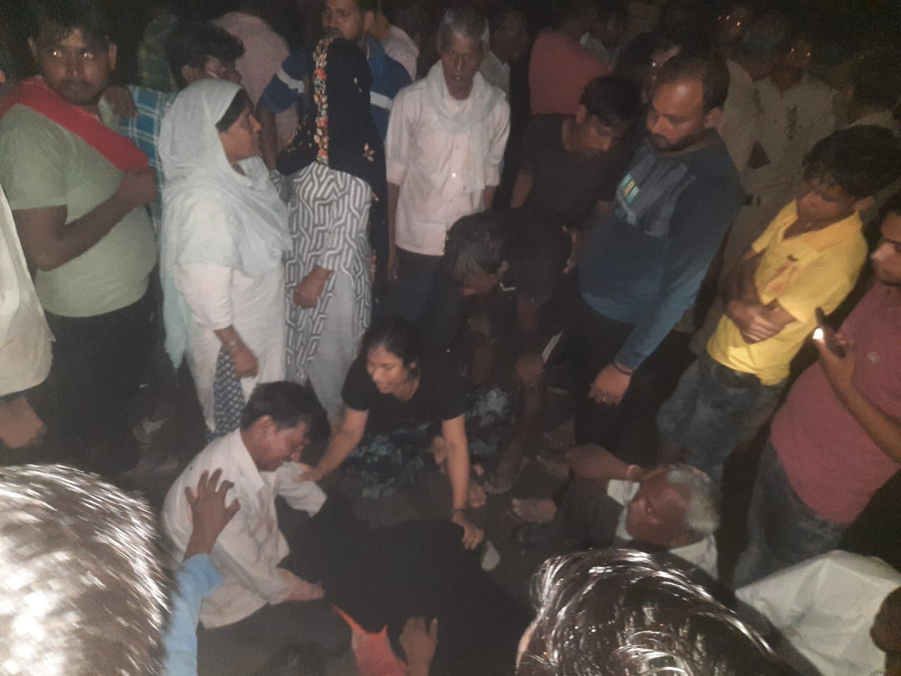 Three friends riding bike died in road accident at Narkhi in Firozabad