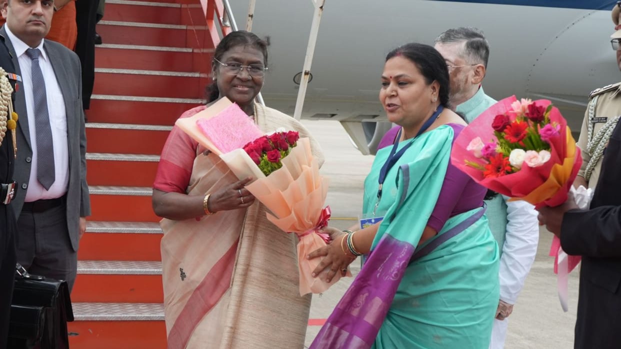 Jharkhand: President Draupadi Murmu welcomed at Deoghar Airport