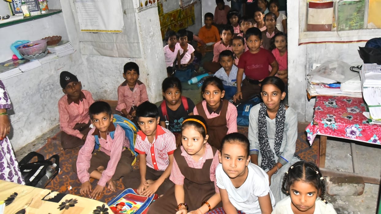 UP: High tension wires will be removed from above 8300 schools soon, Basic Education Department has sent a let