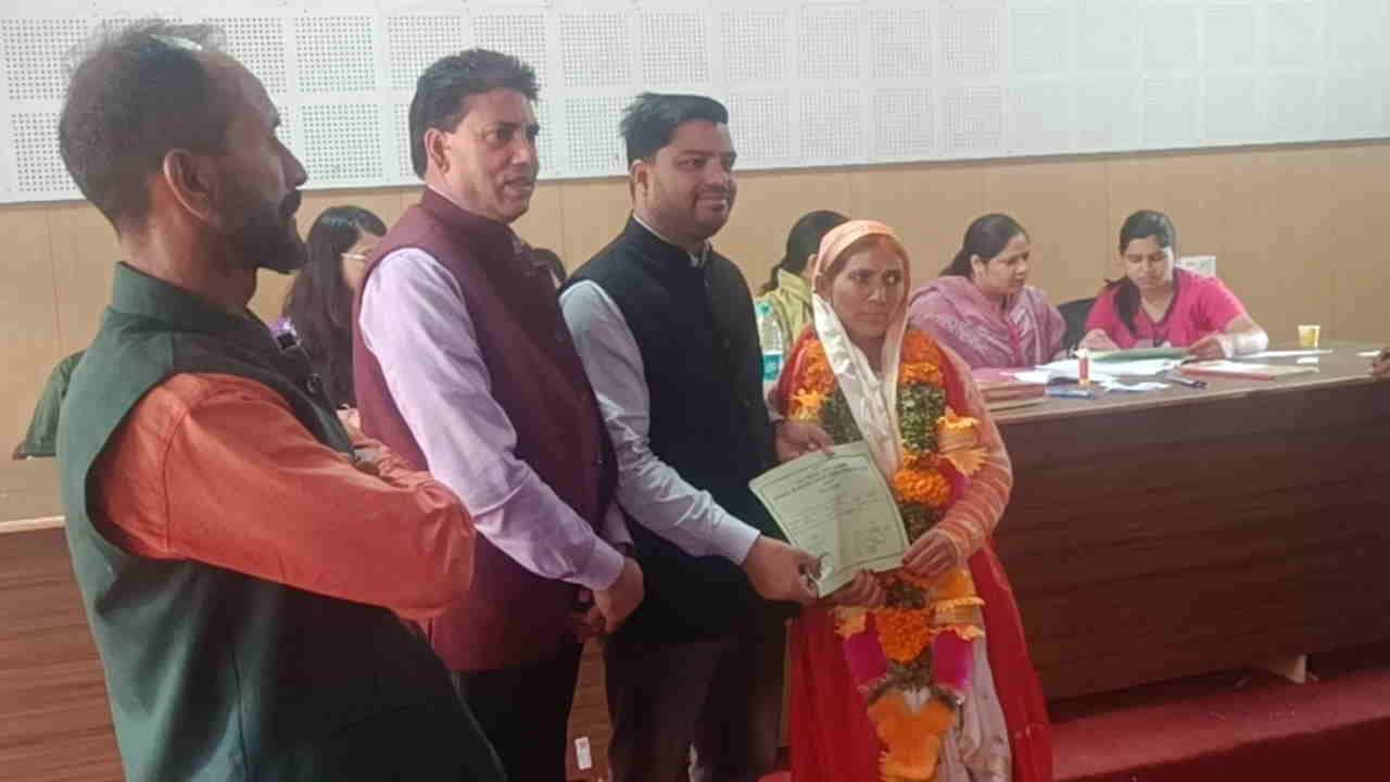 Uttarakhand Panchayat election results Declared candidates won by one vote decision by toss luck favoured