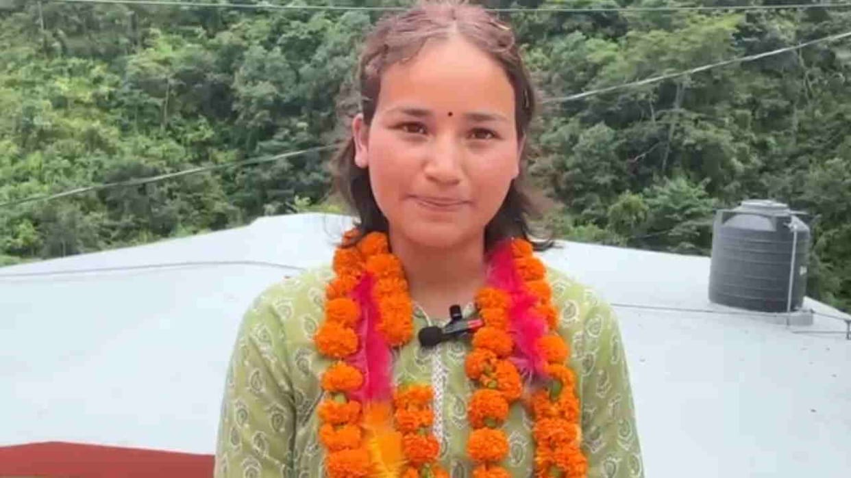 Uttarakhand Election B.Tech pass 22 year old Sakshi became Pradhan of Kui village of Pabau block Pauri