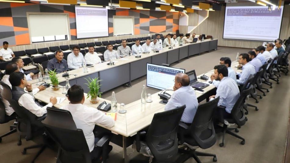 Indore news: Mayor orders completion of all city roads and patchwork by 25 October 2025