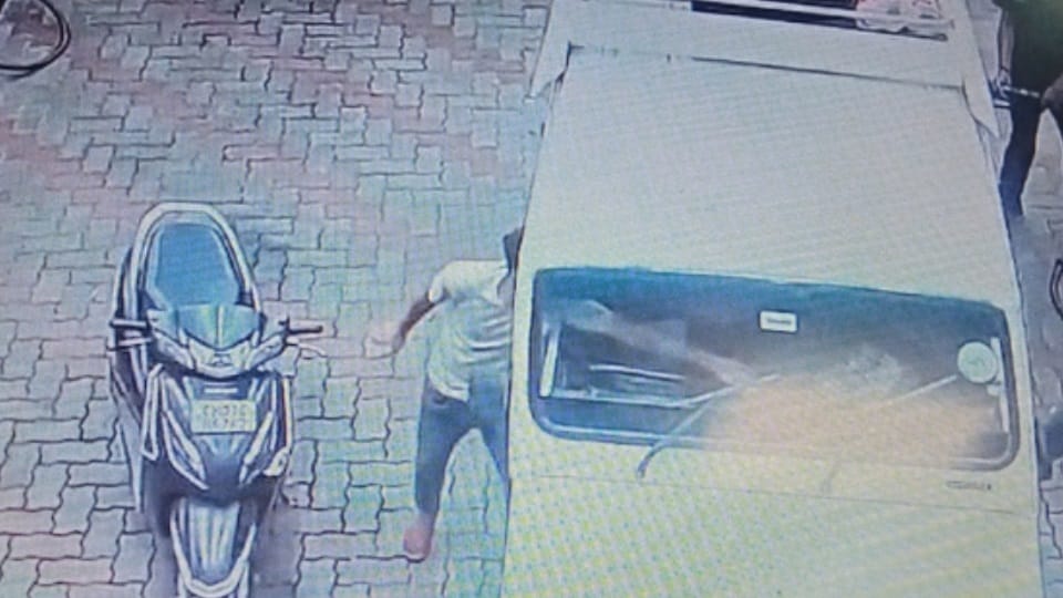 Chandigarh Police Mobile theft incident in camera not taking complaint of victim