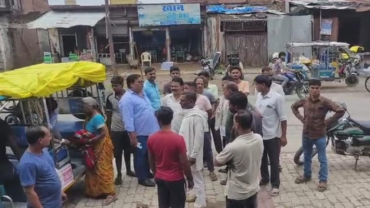 family members created ruckus after the death of the newborn baby in Bisalpur pilibhit