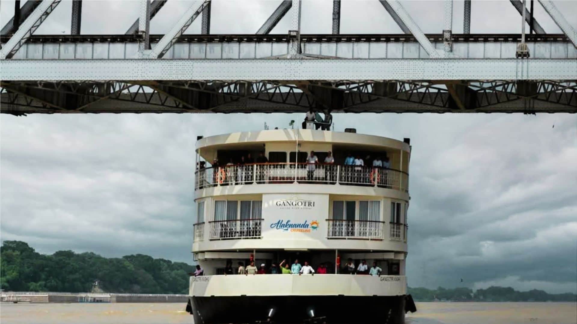 Ganga Aarti on Gangotri cruise perform by Three monks and yoga will be performed on deck in varanasi