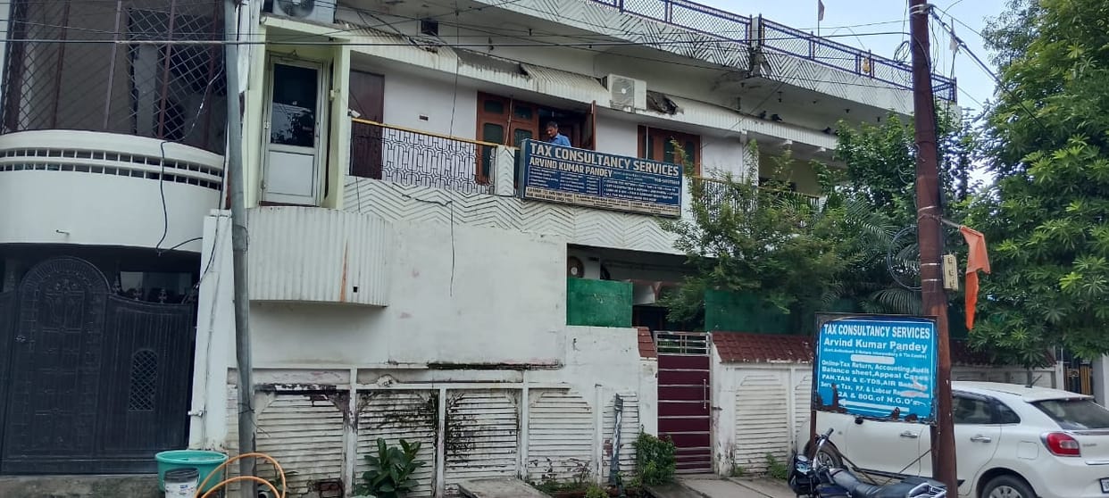 UP: IT raids on the hideouts of the person who was involved in fraudulent tax refund of security forces person
