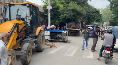 Kanpur Bulldozers run on encroachment joint action by Municipal Corporation and Police
