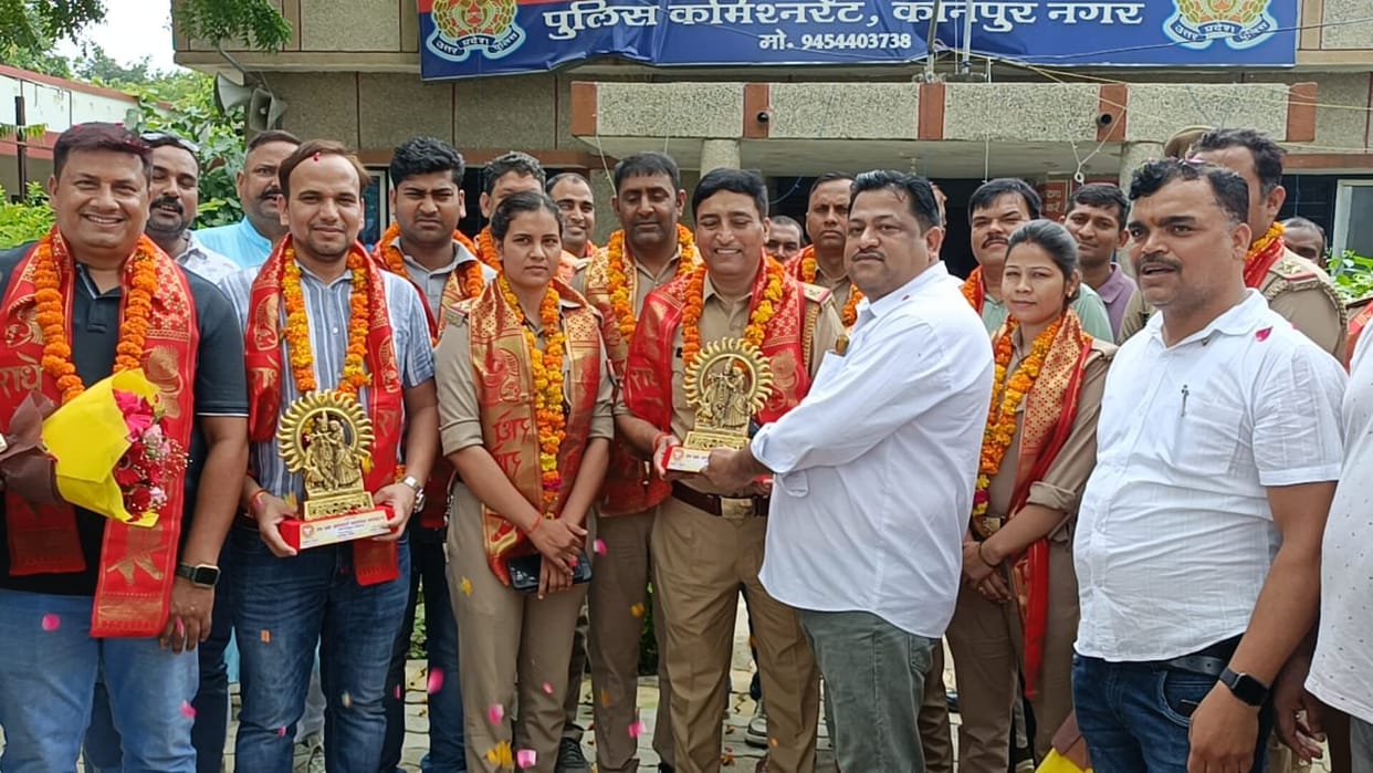Kanpur Robbery of bullion trader solved in 70 hour three accused arrested traders honored the police