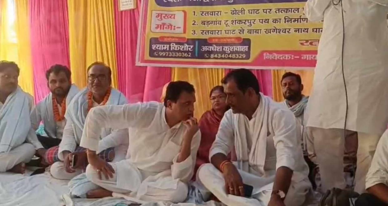 Hunger strike demanding construction of bridge in Muzaffarpur, RJD leaders had to return amid protest