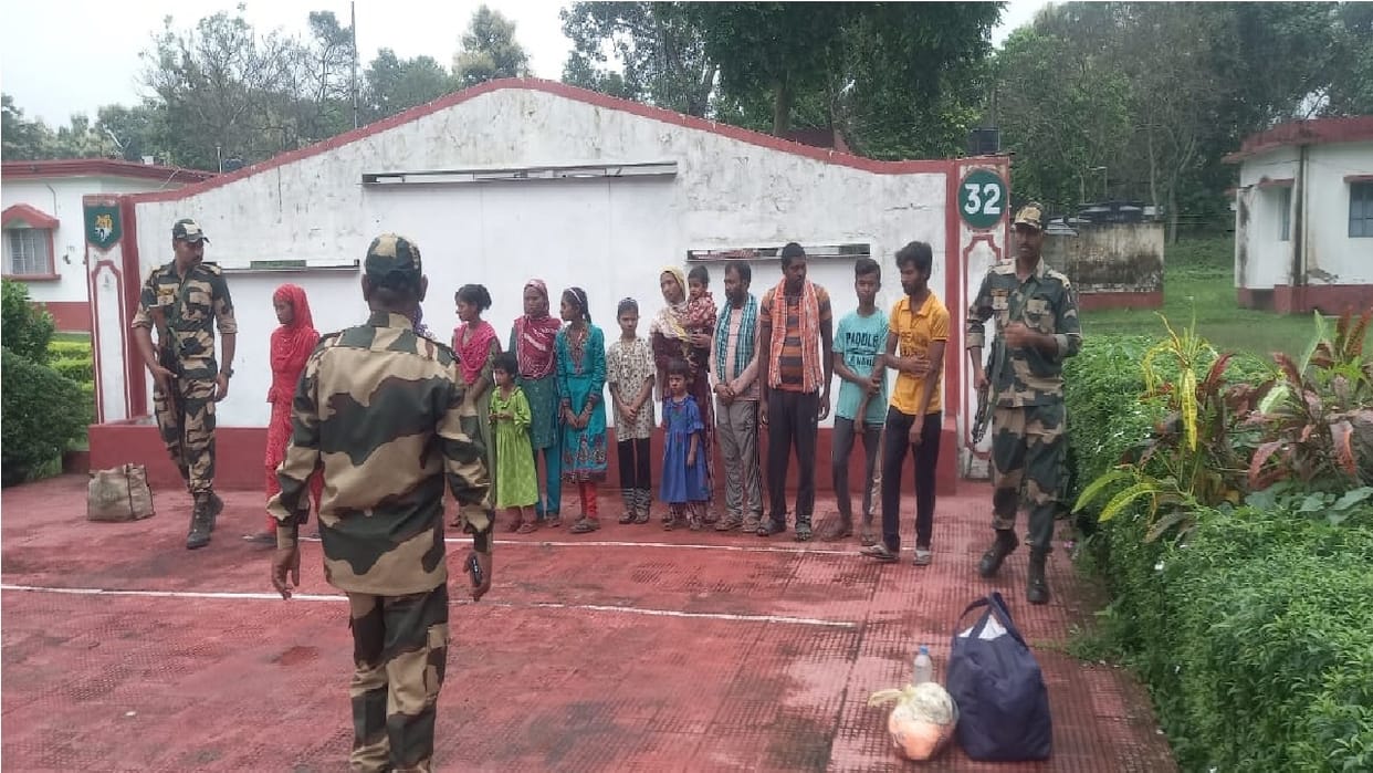 Major action by Mahendragarh Police, 14 Bangladeshi citizens living illegally deported
