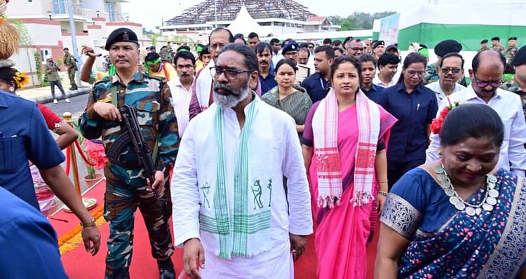 Jharkhand: रांची में 76वां राज्यव्यापी वन महोत्सव संपन्न, मुख्यमंत्री और विधानसभा अध्यक्ष ने किया वृक्षारोपण