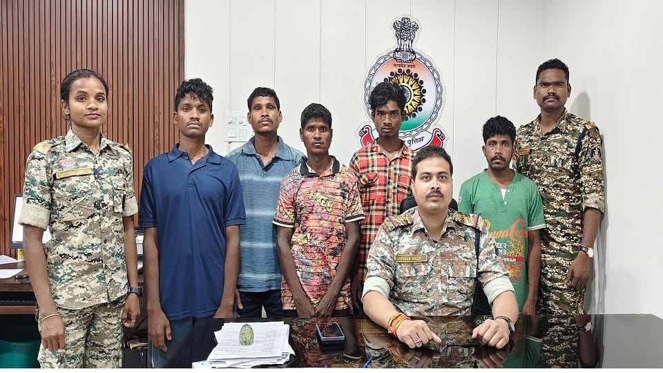 Major action under anti-Naxal operation five Naxalites arrested with tiffin bombs planted in the forest in Suk