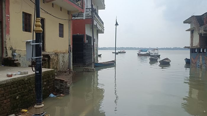 Prayagraj News Flood Ganga and Yamuna in spate rivers can cross danger mark anytime