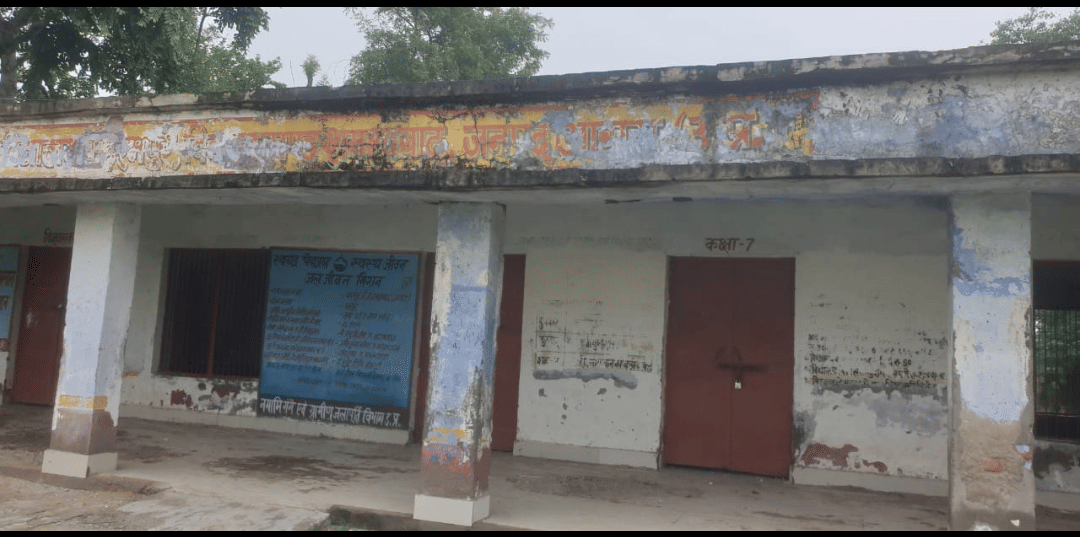 condition of government schools in UP is pathetic