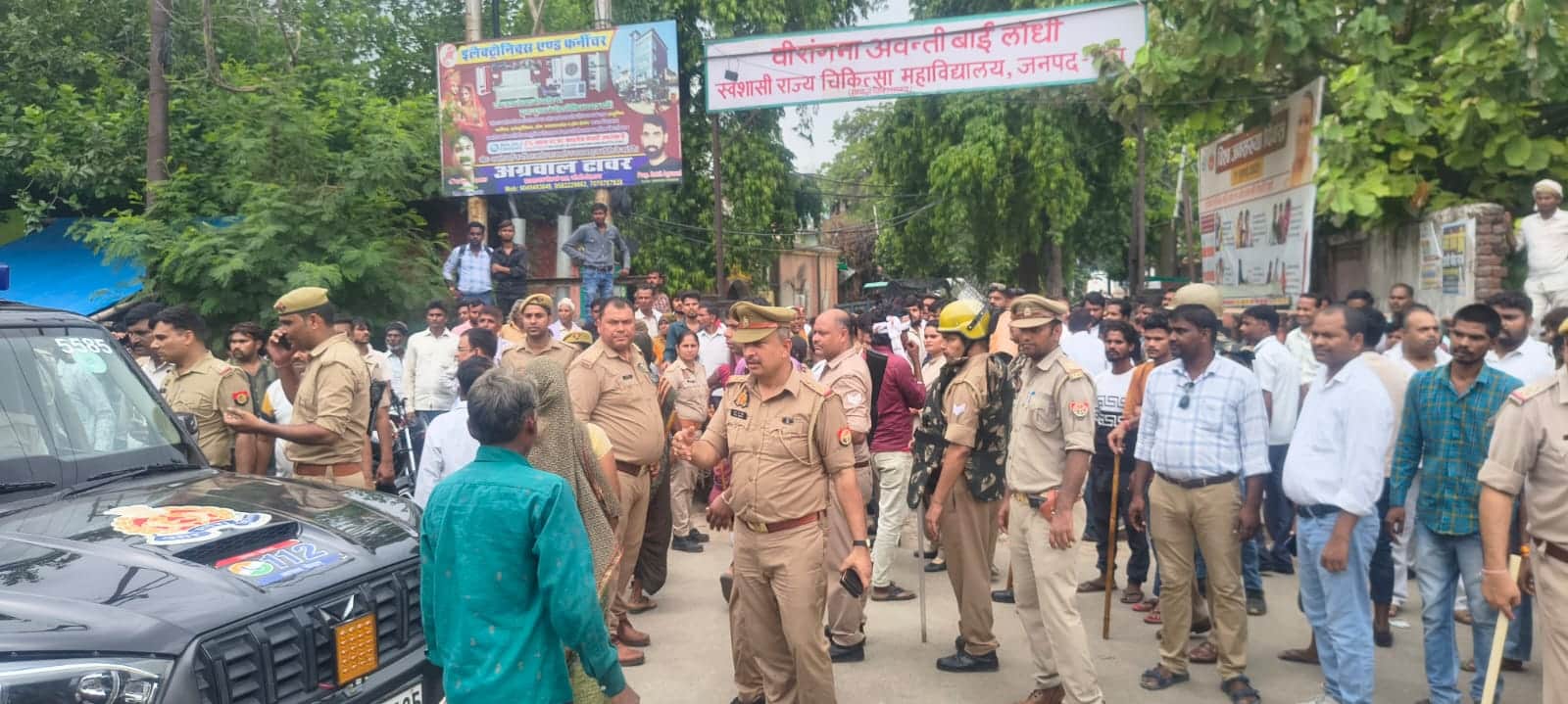 16 year old boy died due to police tortured in Etah people created ruckus